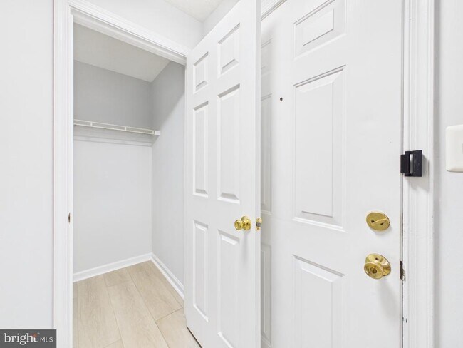Building Photo - 7981 Calvary Ct