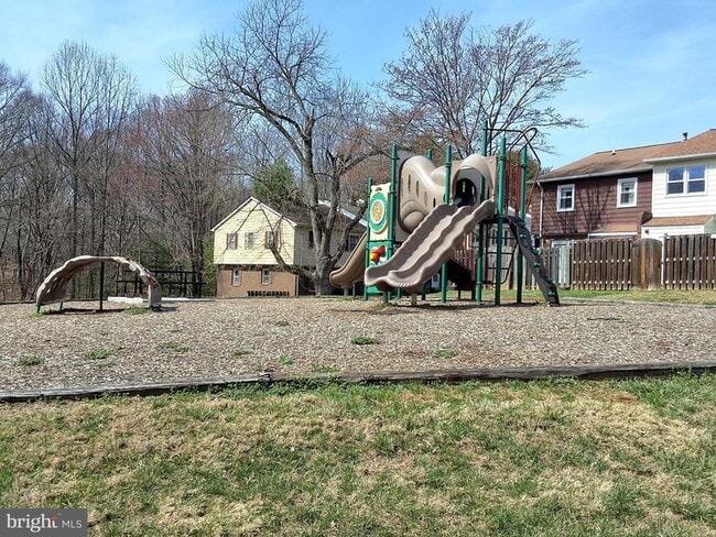 Building Photo - 14874 Emberdale Dr