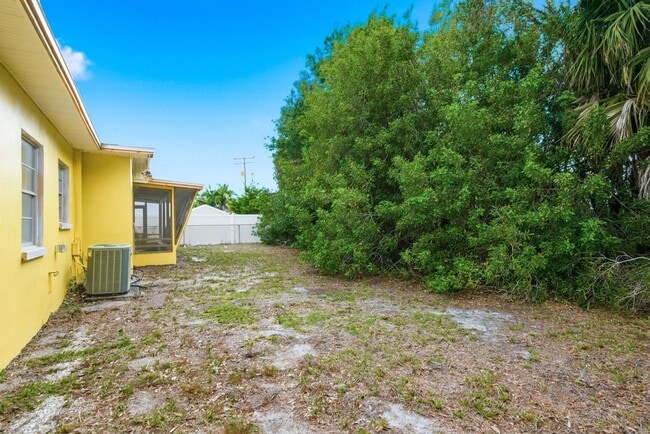 Building Photo - Remodeled 3/1 Home