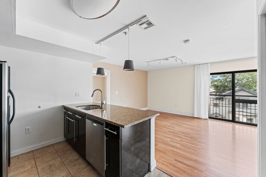 Building Photo - 125 70th St
