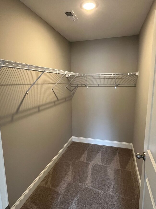Building Photo - Convenient 3 Bed Townhome near Harrisburg
