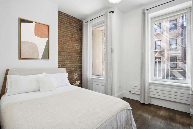 Building Photo - 125 E 83rd St