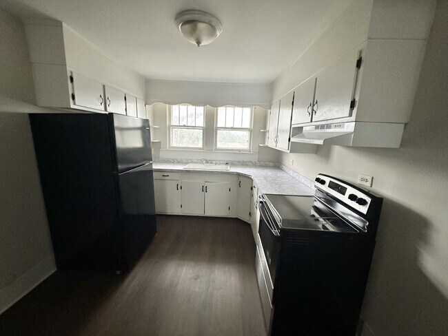 Building Photo - 1249 Waverly St