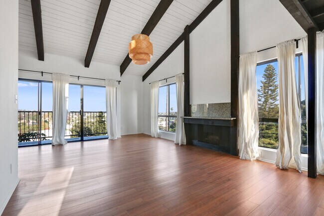 Building Photo - 209 4th Ave