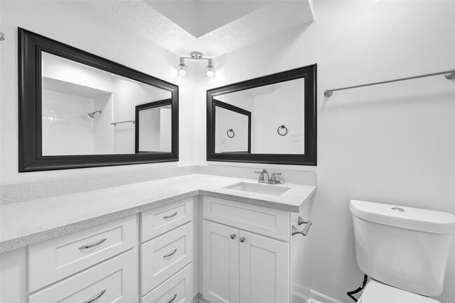 Building Photo - 2030 Mustang Springs Dr