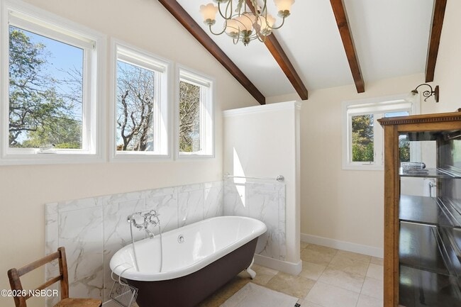 Building Photo - 2611 Janin Way