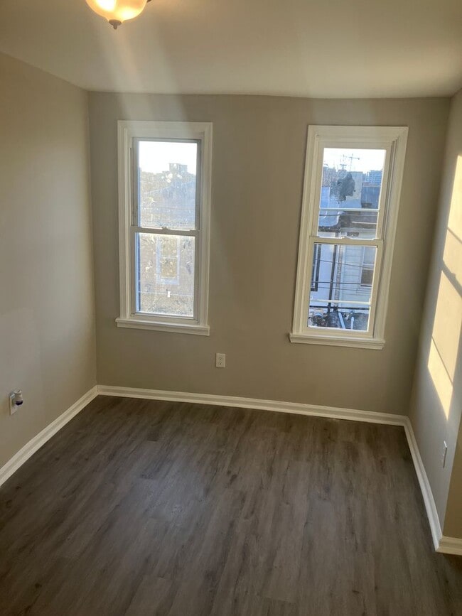 Building Photo - Coming Soon: 512 N Curley!