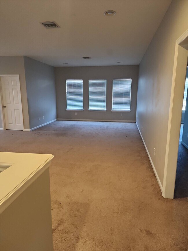 Building Photo - 2472 Lantana Ln