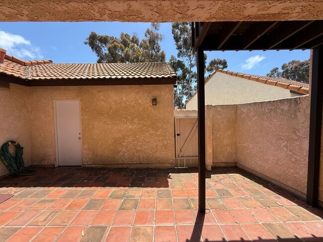 Building Photo - Beautiful 3BD/3BA Townhome in Carlsbad