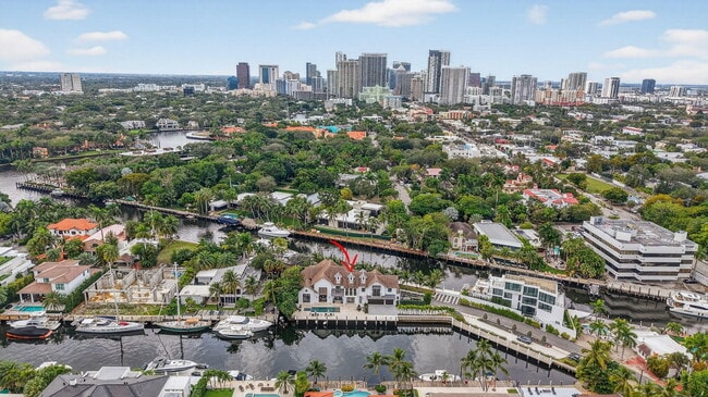 Building Photo - 400 Mola Ave