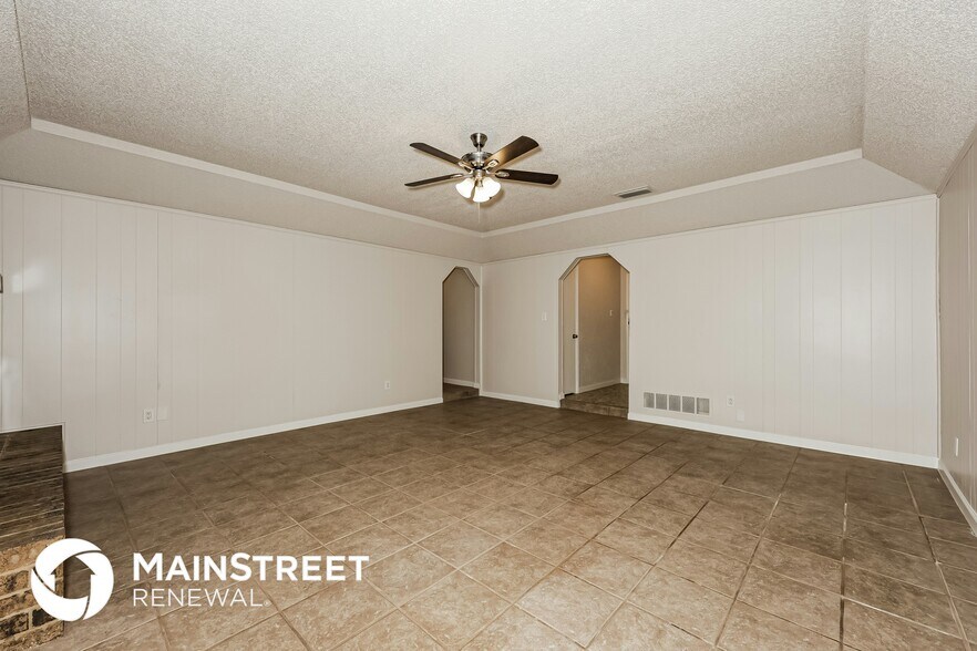 Building Photo - 2025 Schumac Ln