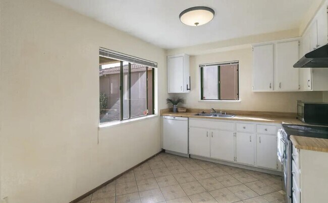 Building Photo - 2728 Almondwood Way