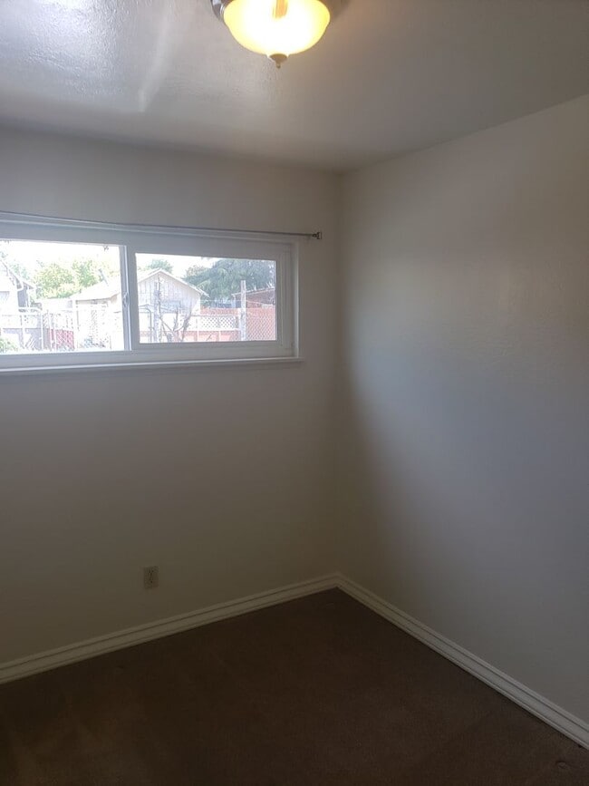 Building Photo - 940o