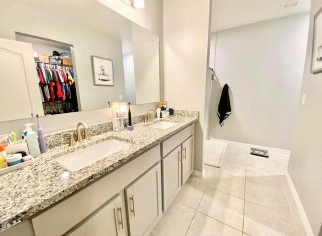 Building Photo - 708 Corbin Cir SW