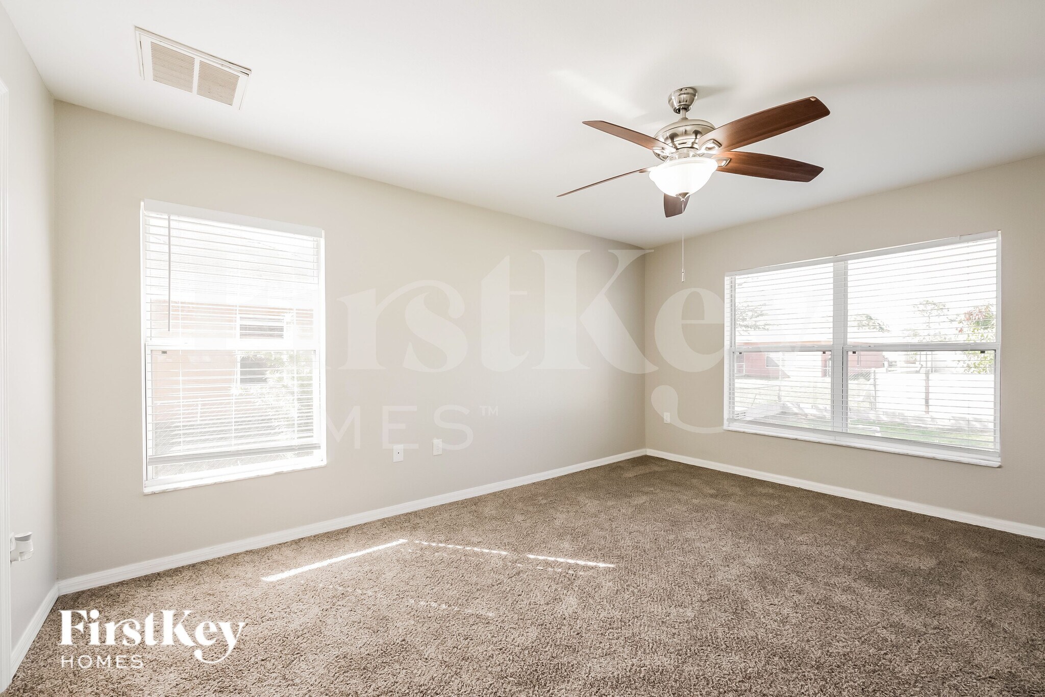 Building Photo - 414 Willowbrook Dr