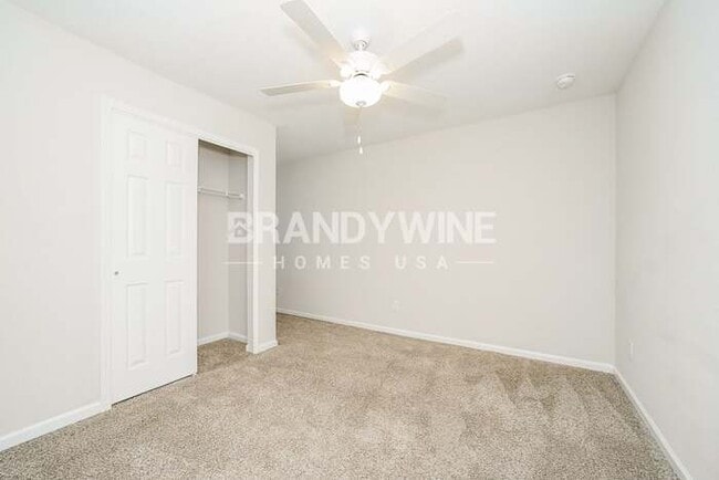Building Photo - NEW LOWER RENTAL RATE LEASING SPECIAL : Re...