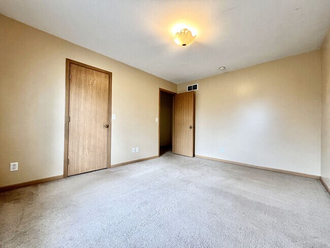 Building Photo - 2103-2105 Kinnrow Ave NW