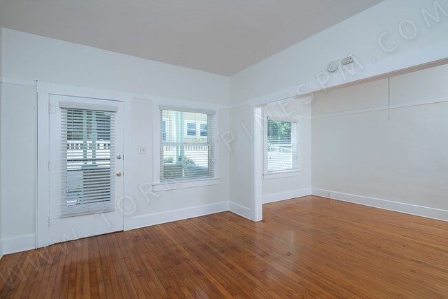 Building Photo - Charming 1 BR with AC in Bankers Hill with Onsite Laundry