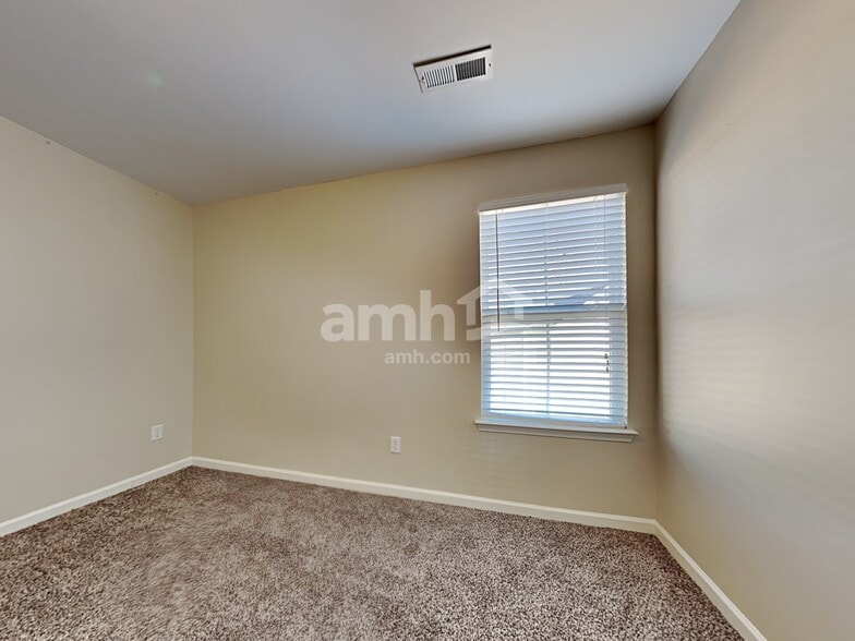 Building Photo - 206 Red Leaf Blvd