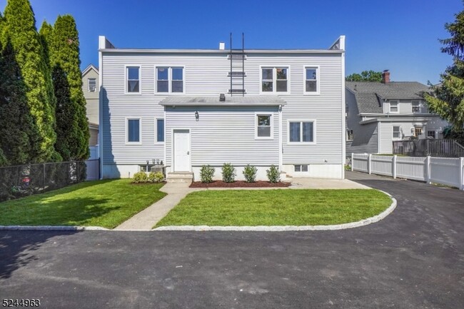 Building Photo - 77 Mill St