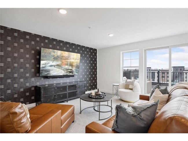 Building Photo - 870 Mount Curve Blvd