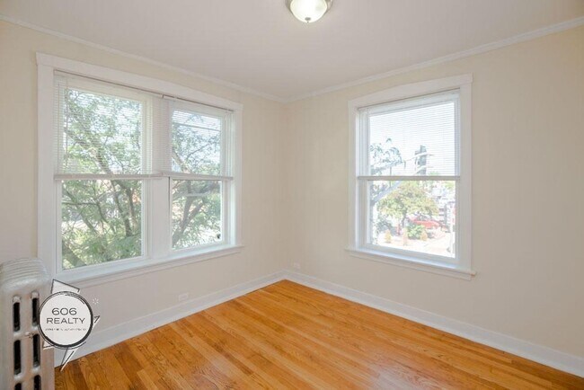 Building Photo - Rehabbed Units in Cicero!