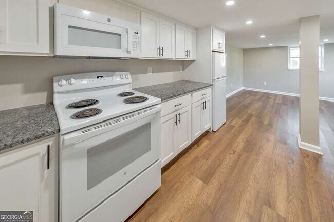 Building Photo - 33 Mchenry Dr SW