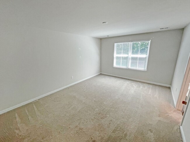 Building Photo - Beautiful Townhome in Ashland !!