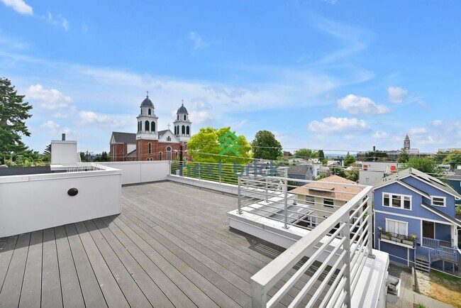 Building Photo - Sleek and Spacious Townhome with Gourmet K...