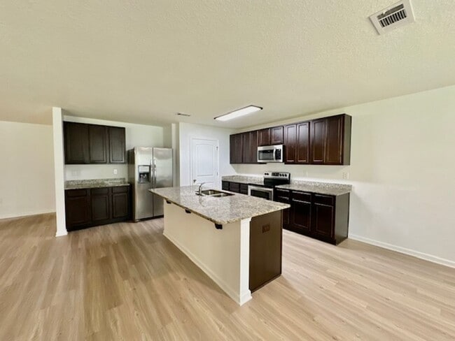 Building Photo - Beautiful 4/2/2 newer home for rent w/ community pool, playground, picnic area!