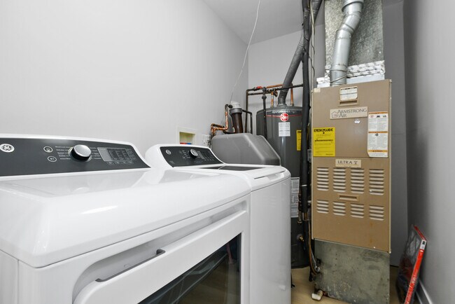 Building Photo - 7800 W Kingston Dr