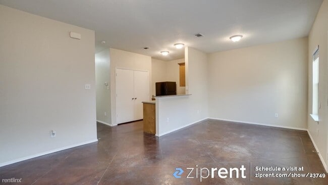 Building Photo - 3 br, 2 bath Townhome - 2340 Aldergate Dr,...