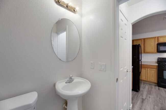 Building Photo - Rehabbed 3 Bedroom Rhodes Ranch Beauty!