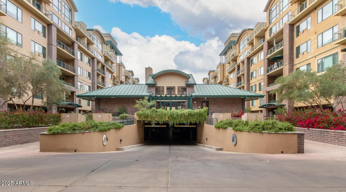 Gararge Entrance - 16 W Encanto Blvd