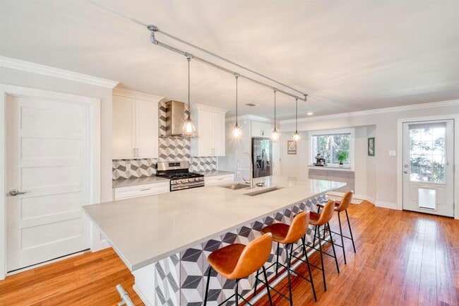 Building Photo - 600 Jetta Ct