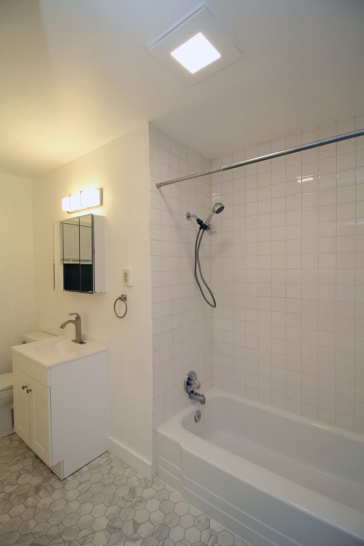 Building Photo - 1902-1910 N Kilpatrick St - Kenton