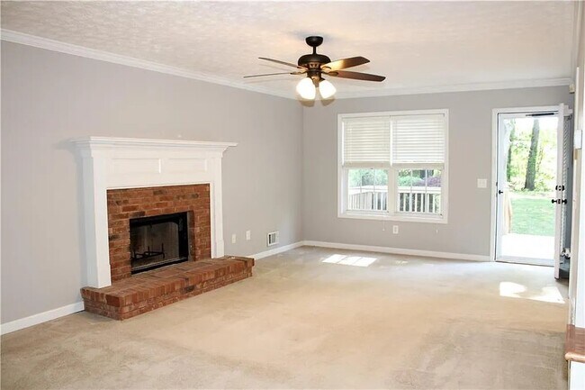 Building Photo - 861 Windward Rd