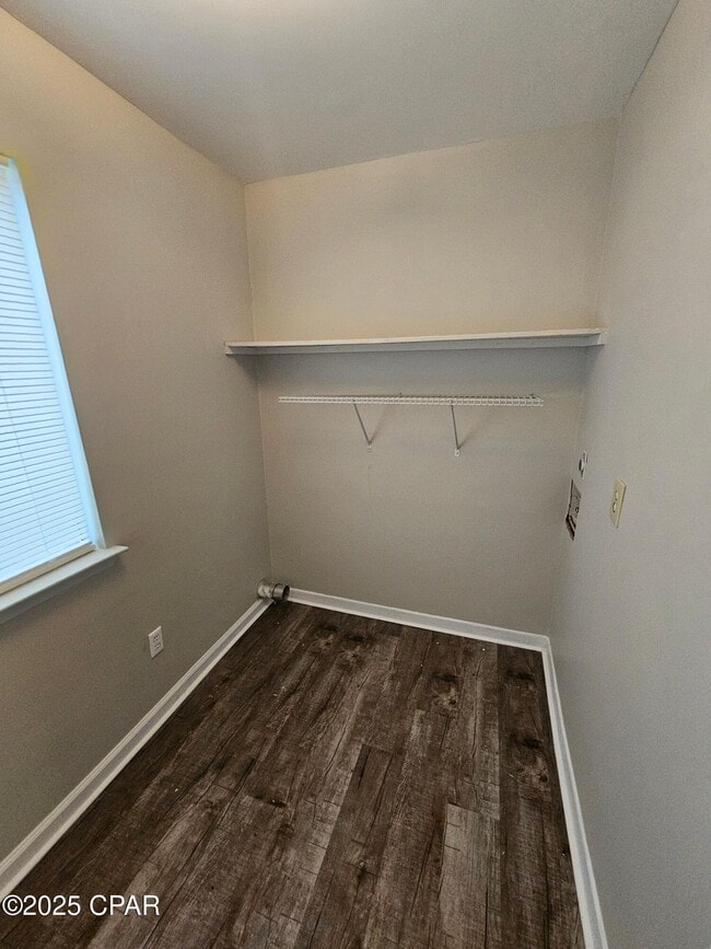 Building Photo - 6405 Lenawee St