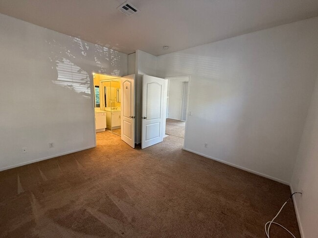 Building Photo - 1BR/1BA Condo w/ ASSIGNED PARKING for rent near Del Mar AVAILABLE NOW!