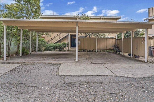 Building Photo - Utilities Included! Montclair 1BD/1BA w/ Parking & Private Deck