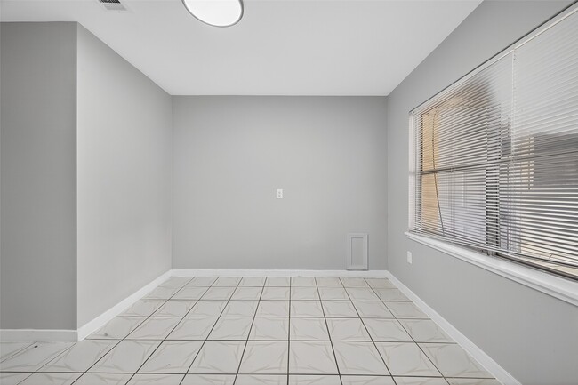 Building Photo - 6741 Feldspar St
