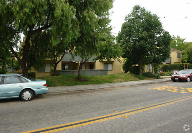 Building Photo - Morse Court Apartments