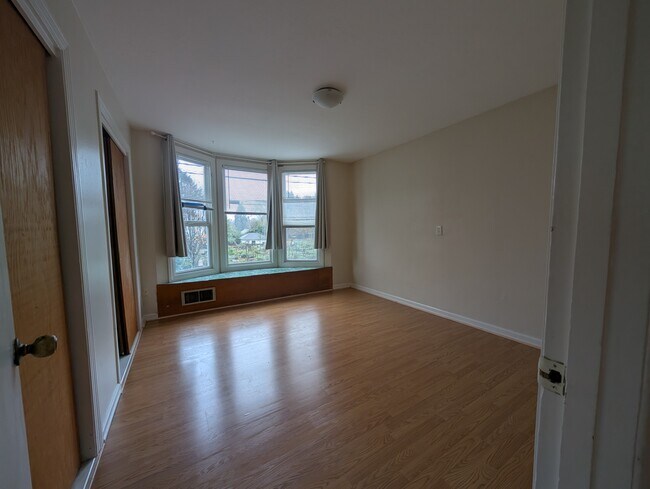 bedroom 2 - 2005 SE Taylor St