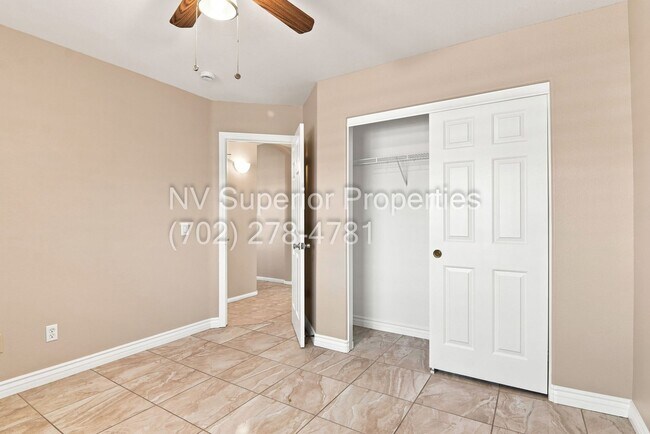 Building Photo - SE!! Stallion Mountain!! Gated!!! Single Story Home!! No Carpets!!! Covered patio!! Water Conditi...