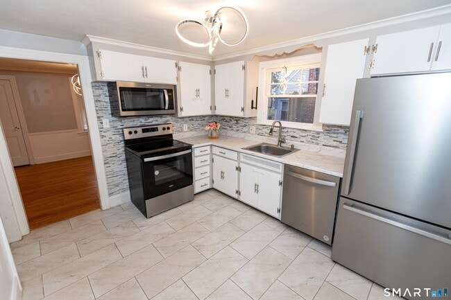 Building Photo - 99 Jordan Ln