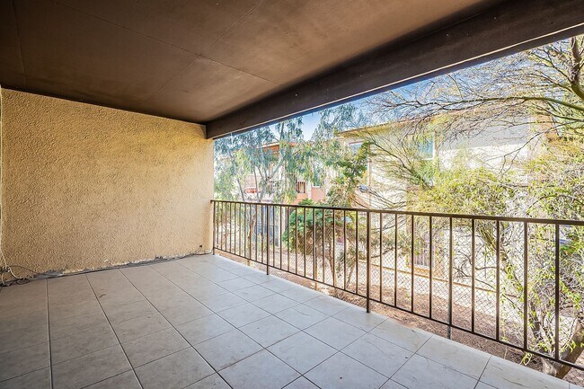 Building Photo - Spacious Upper-Level Retreat Minutes from TMC & St. Joseph’s