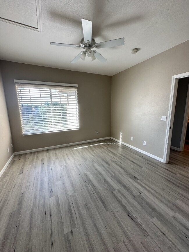 Building Photo - Don't Miss This Stunning Top Floor Unit in Littleton, CO! Stunning View From Private Balcony!!