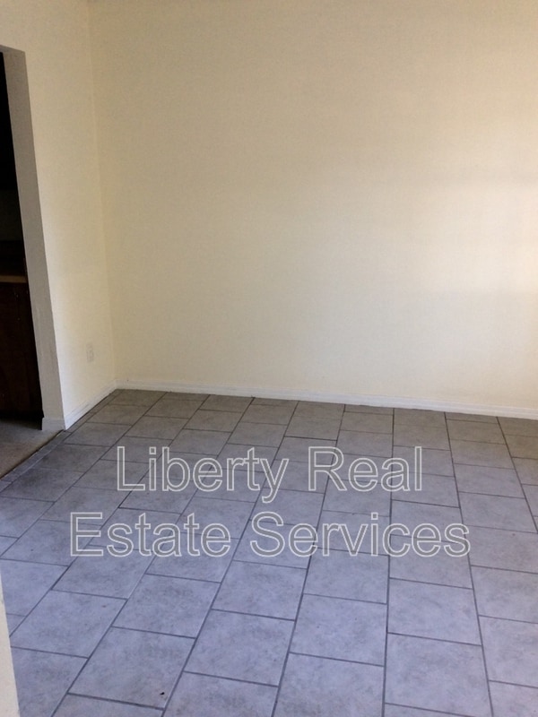 Building Photo - 814 Lesa St