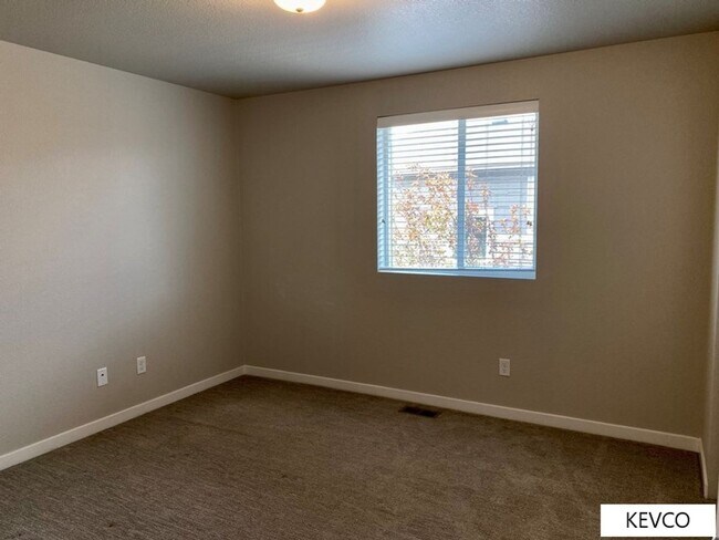 Building Photo - Spectacular New Construction!