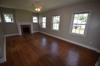 Building Photo - VIRTUAL SHOWINGS AVAILABLE - Cute 3 Bedroo...